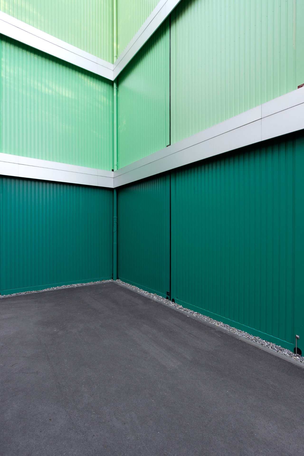 grüne Containerwand